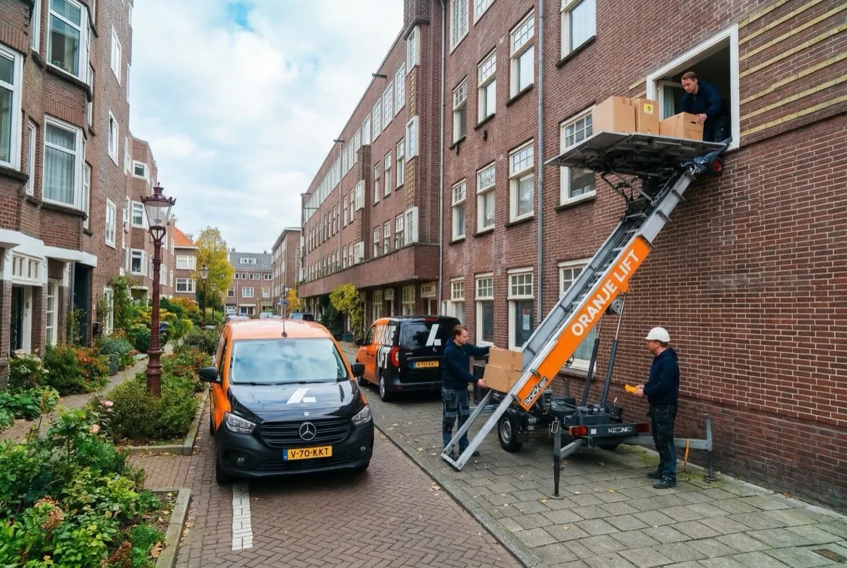 Buitenlift bij mooie panden in Delft